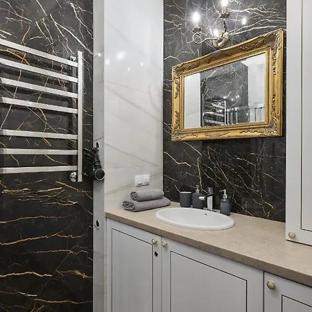 Fully Renovated 2Bdr Apt In The Heart Of Minsk Apartment