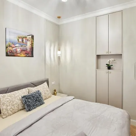 Apartment Fully Renovated 2Bdr Apt In The Heart Of Minsk