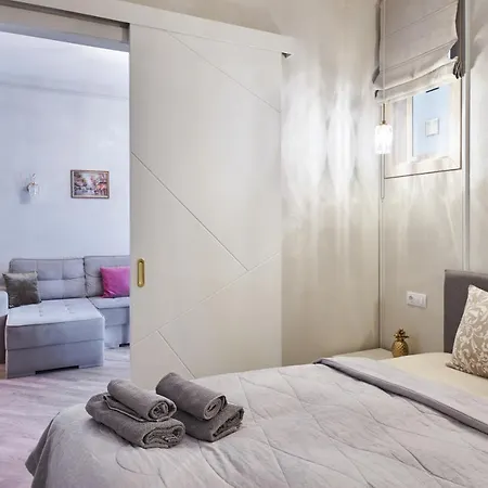 Apartment Fully Renovated 2Bdr Apt In The Heart Of Minsk Minsk
