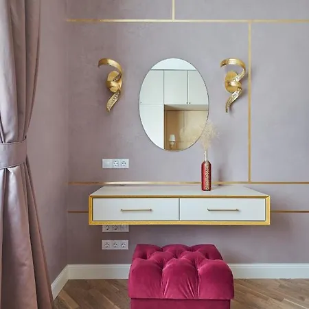 Apartment Fully Renovated 2Bdr Apt In The Heart Of Minsk *