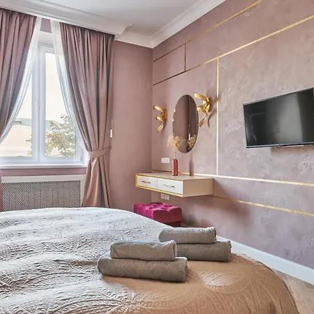 Fully Renovated 2Bdr Apt In The Heart Of Minsk Apartment