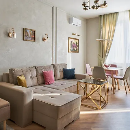 Fully Renovated 2Bdr Apt In The Heart Of Minsk Apartment *