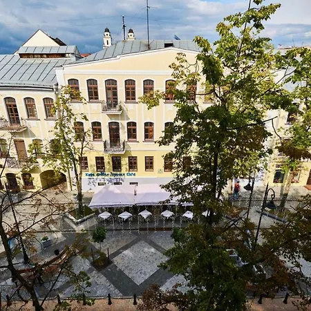 Fully Renovated 2Bdr Apt In The Heart Of Minsk Apartment *